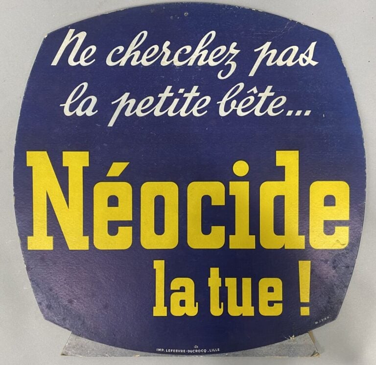 Ensemble d'enseignes publicitaires sur cartons, impression, et divers comprenan…
