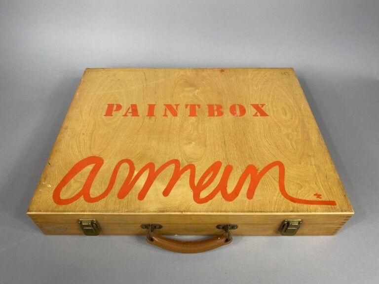 Ensemble de cinq " Paint Box " vides Arman - 41 x 53.5 x 4 cm - (en l'état)