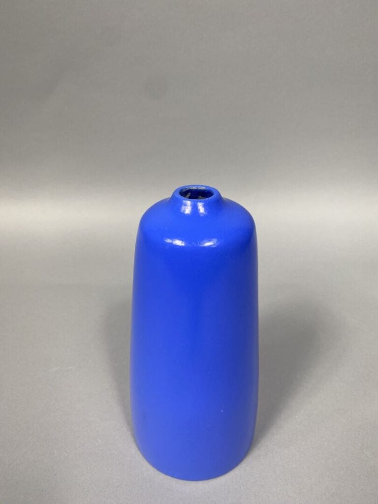 Ensemble de poteries comprenant : - - ODYV, vase ovoïde en céramique à décor en…