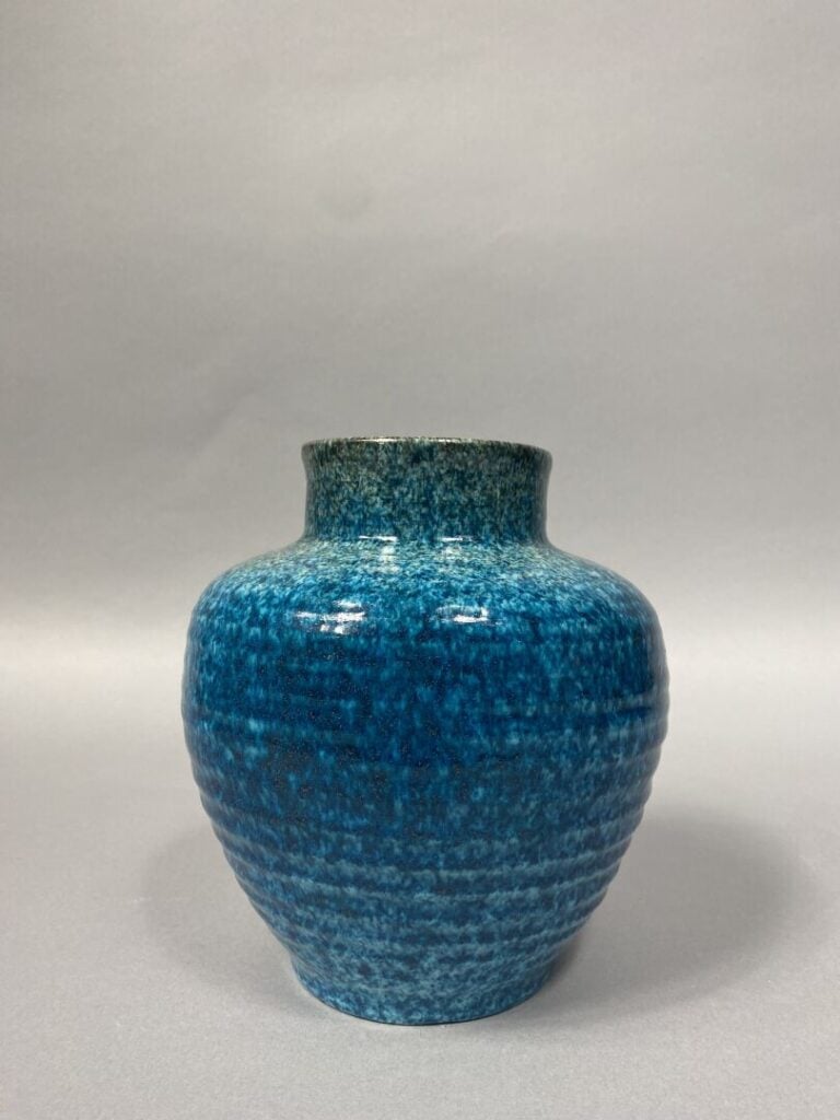 Ensemble de poteries comprenant : - - ODYV, vase ovoïde en céramique à décor en…