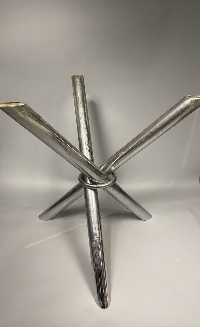 Ensemble de trois pieds de table basse et un pied de table en acier chromé - (o…
