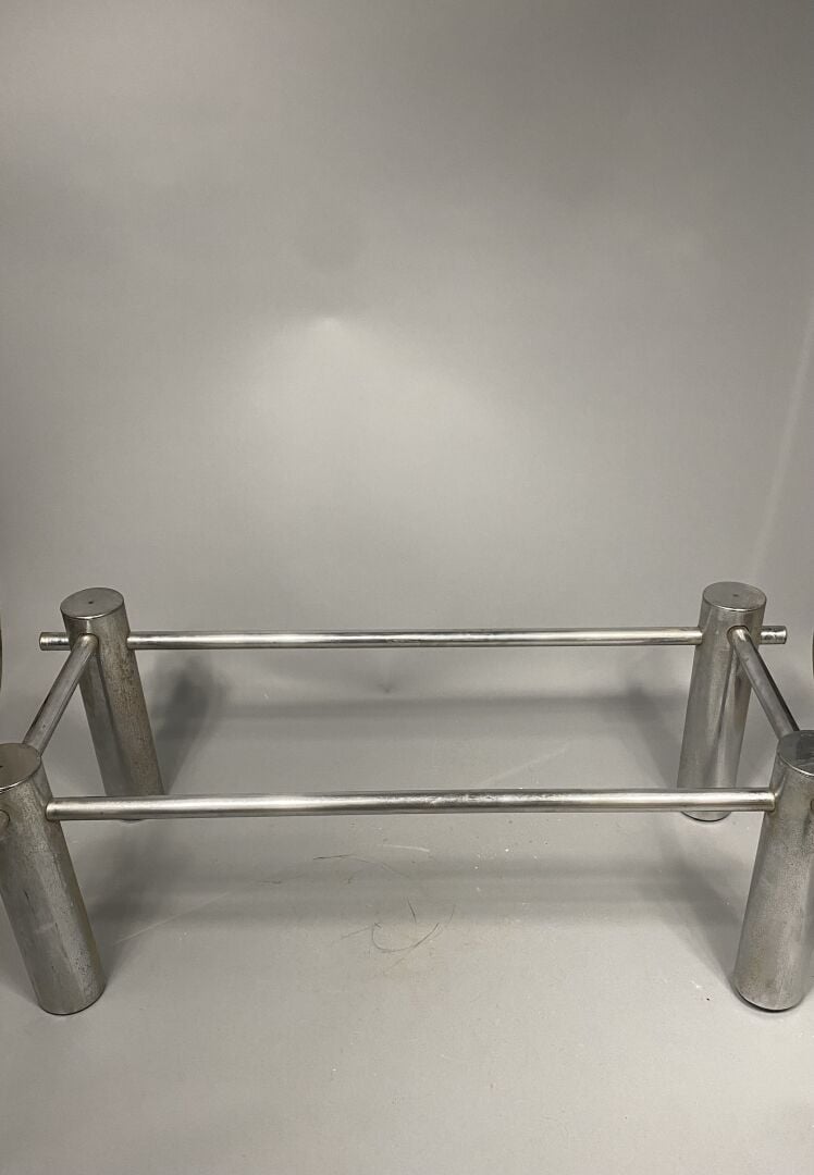 Ensemble de trois pieds de table basse et un pied de table en acier chromé - (o…
