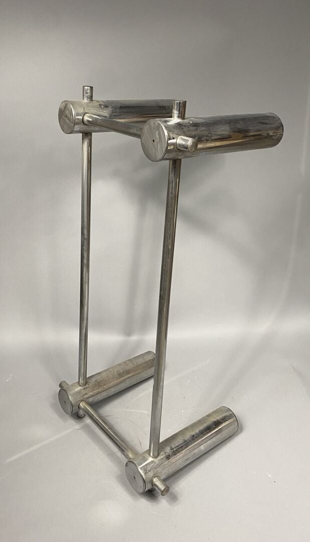 Ensemble de trois pieds de table basse et un pied de table en acier chromé - (o…