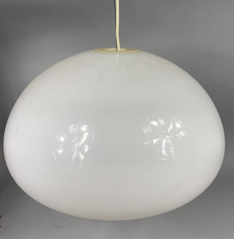 FLOS - Suspension en verre opalin blanc et métal chromé formant une bulle - Eti…