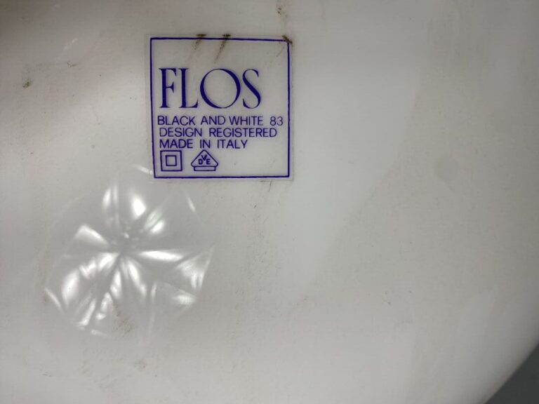 FLOS - Suspension en verre opalin blanc et métal chromé formant une bulle - Eti…