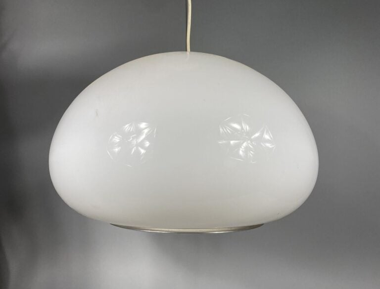 FLOS - Suspension en verre opalin blanc et métal chromé formant une bulle - Eti…