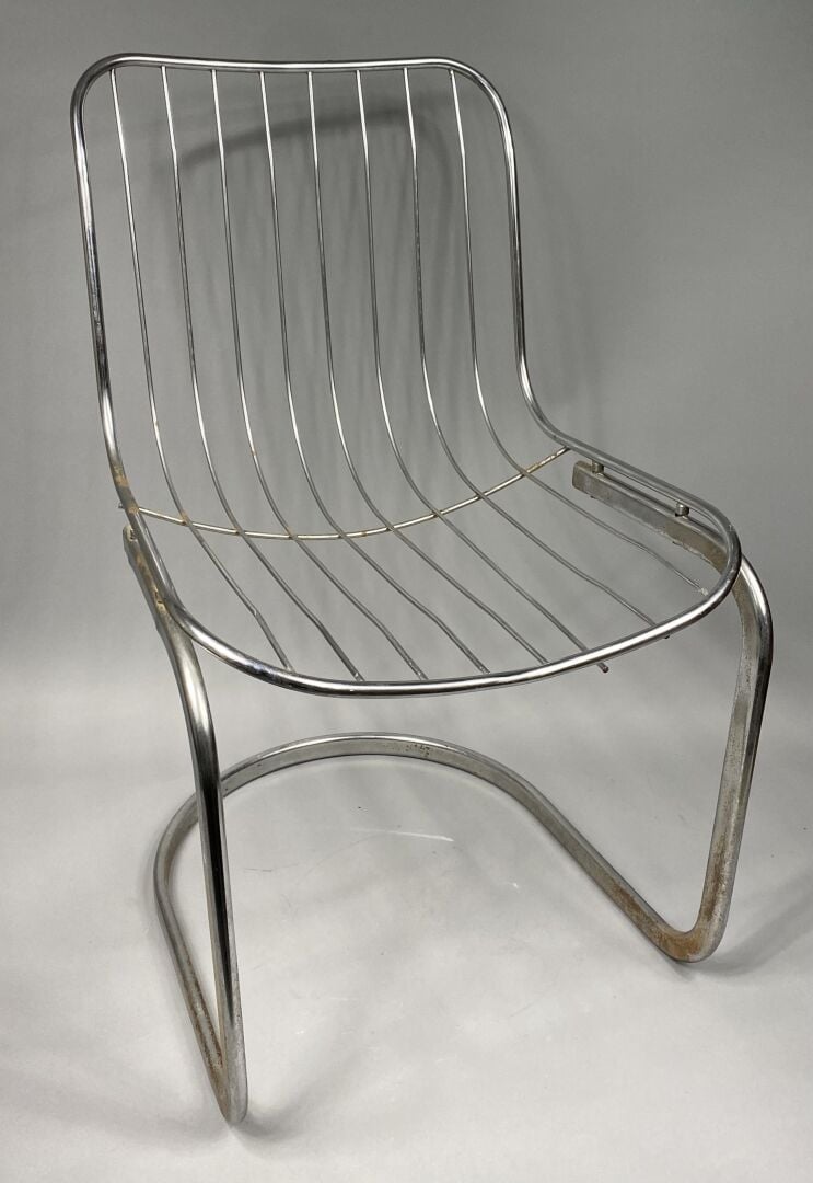 Gastone RINALDI, dans le goût - Suite de trois chaises en métal chromé à assise…