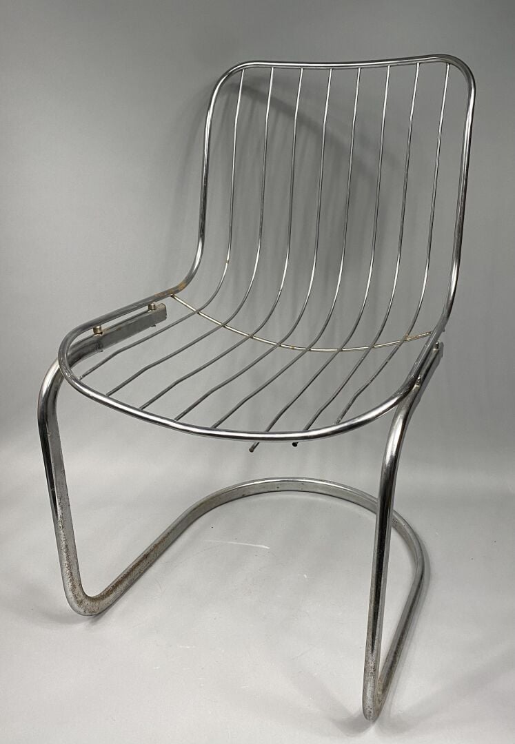 Gastone RINALDI, dans le goût - Suite de trois chaises en métal chromé à assise…