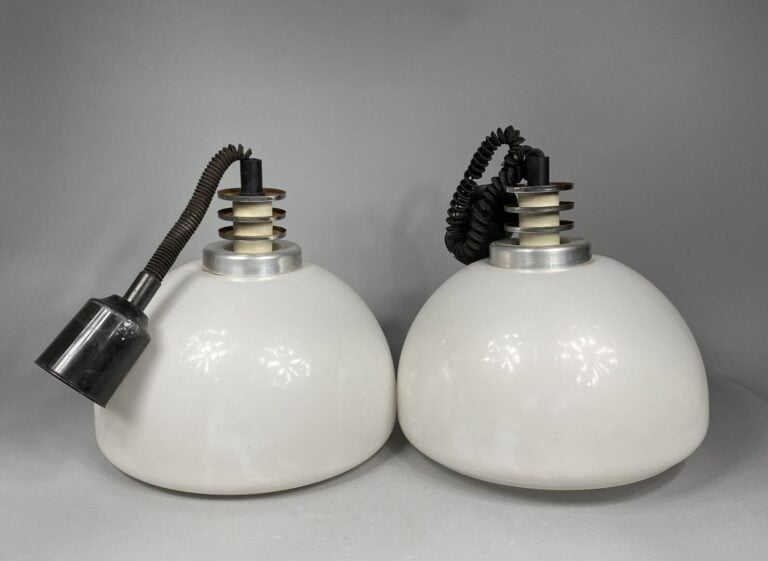 Harvey GUZZINI (XXe siècle) pour MEBLO, dans le goût - Paire de lampes suspensi…