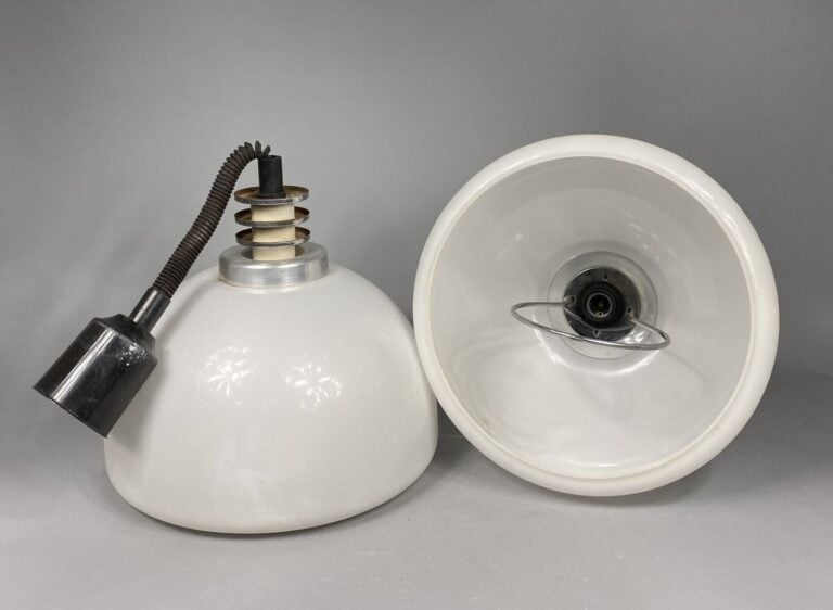 Harvey GUZZINI (XXe siècle) pour MEBLO, dans le goût - Paire de lampes suspensi…