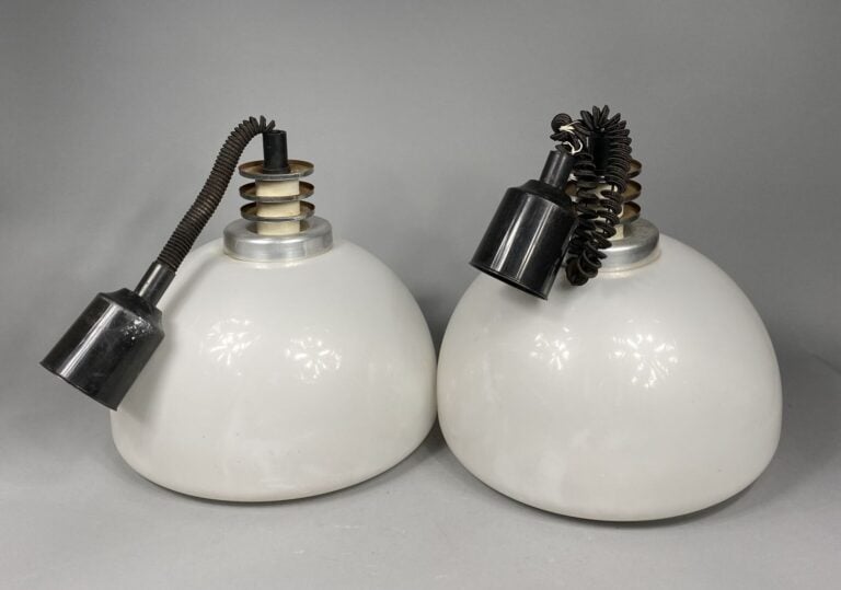 Harvey GUZZINI (XXe siècle) pour MEBLO, dans le goût - Paire de lampes suspensi…