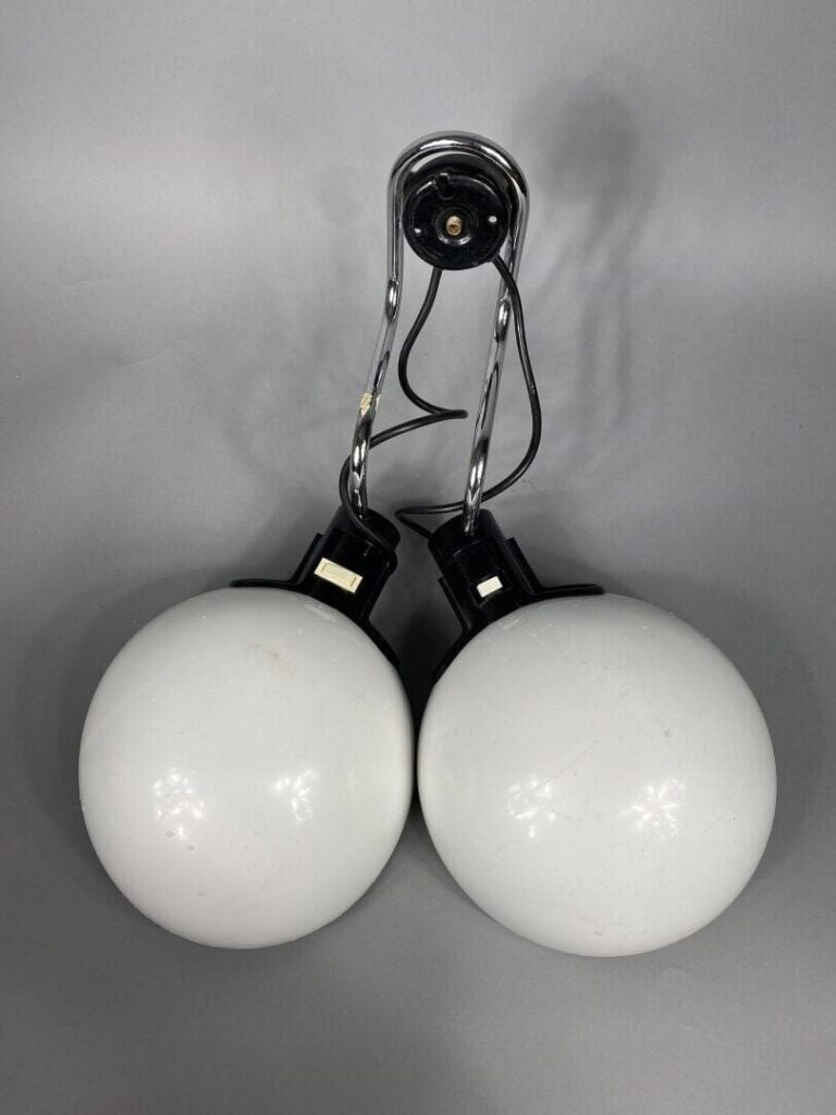 Harvey GUZZINI (XXe-XXIe), dans le goût - Double applique en plastique blanc et…