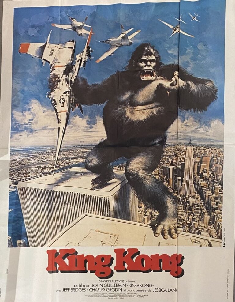 Important lot d'environ 13 affiches de cinéma et reproductions comprenant : La…