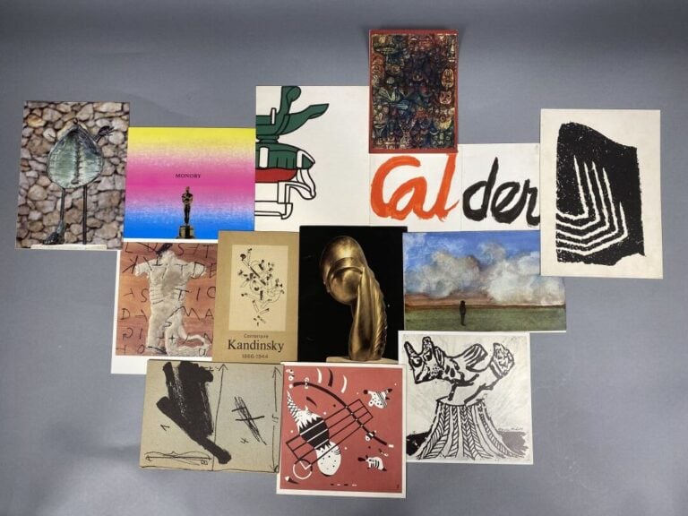 Important lot de cartons d'invitation à des vernissages : CALDER, MIRO, MONORY,…