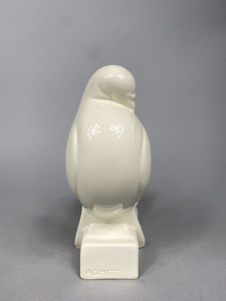 Jacques ADNET (1900-1984) - Colombe en céramique blanche représentée endormie -…
