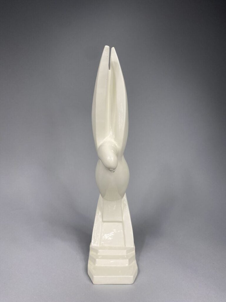 Jacques ADNET (1900-1984) - Colombe en faïence fine représentée en plein vol -…