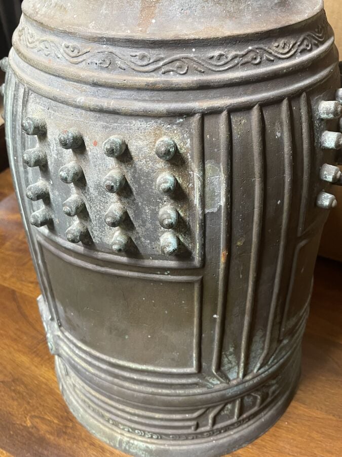 JAPON - Fin XIXème, début XXème - Cloche de temple en bronze (bonshô) de forme…