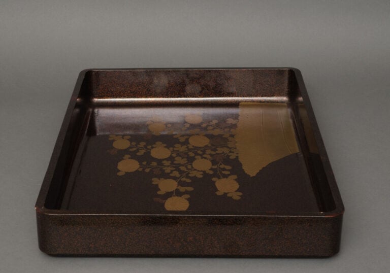 JAPON - Fin XIXème - début XXème - Plateau de présentation (hirobuta) à coins a…