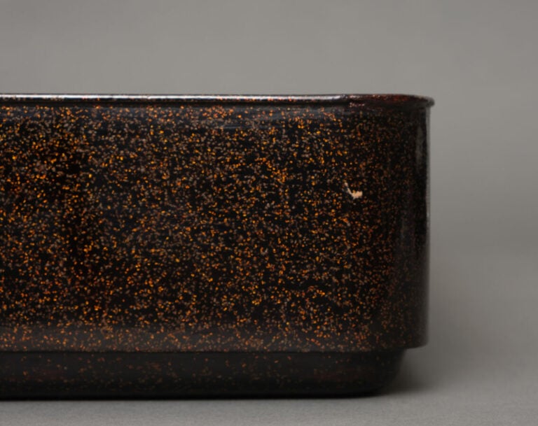 JAPON - Fin XIXème - début XXème - Plateau de présentation (hirobuta) à coins a…