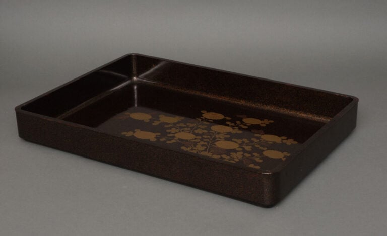 JAPON - Fin XIXème - début XXème - Plateau de présentation (hirobuta) à coins a…