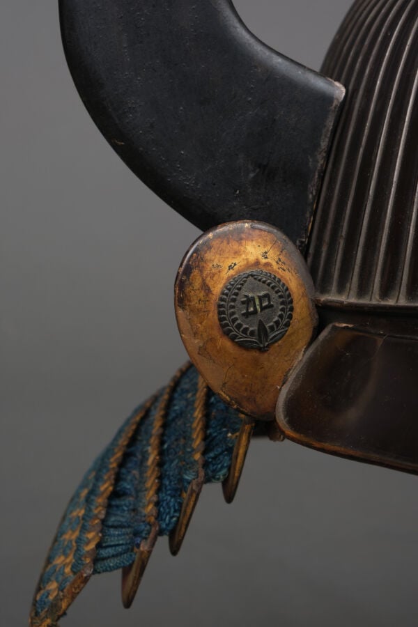JAPON -fin XIXème - début XXème siècle - Casque suji'bachi kabuto laqué noir, a…