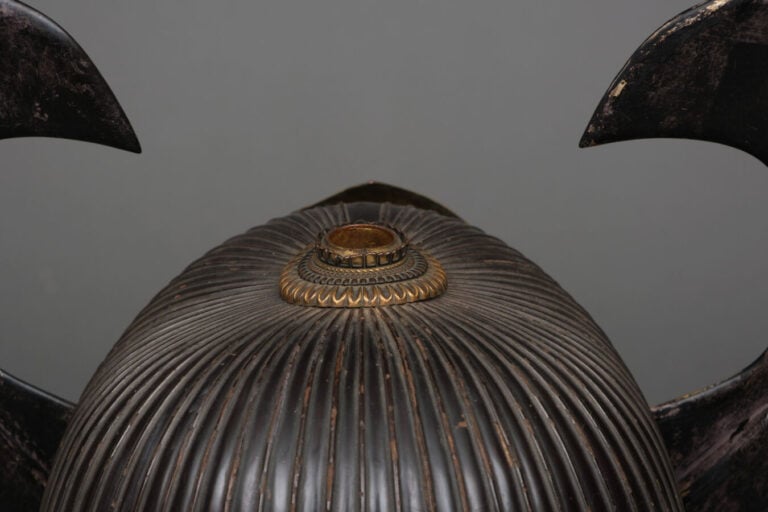 JAPON -fin XIXème - début XXème siècle - Casque suji'bachi kabuto laqué noir, a…