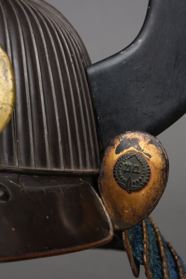 JAPON -fin XIXème - début XXème siècle - Casque suji'bachi kabuto laqué noir, a…