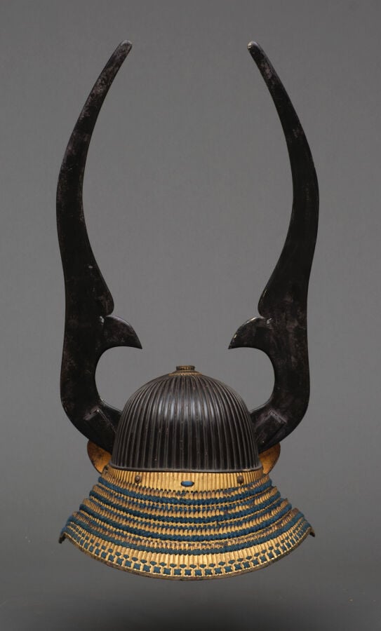 JAPON -fin XIXème - début XXème siècle - Casque suji'bachi kabuto laqué noir, a…
