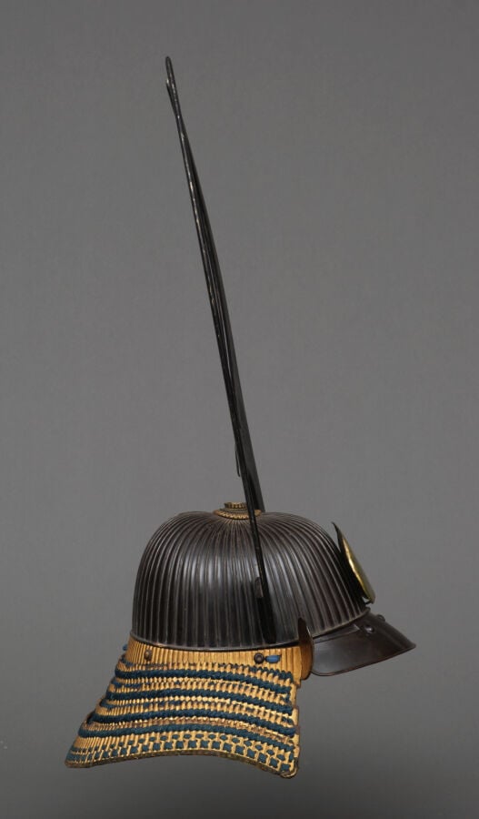 JAPON -fin XIXème - début XXème siècle - Casque suji'bachi kabuto laqué noir, a…
