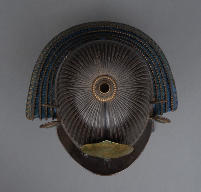 JAPON -fin XIXème - début XXème siècle - Casque suji'bachi kabuto laqué noir, a…