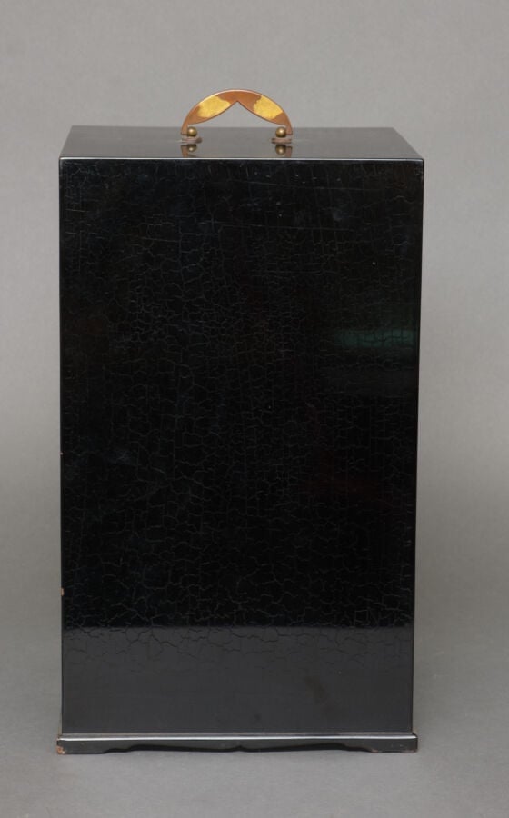 JAPON - Fin XIXème, début XXème siècle - Jolie boîte rectangulaire en laque noi…