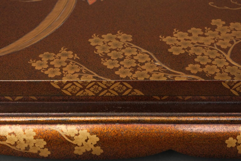 JAPON - Fin XIXème siècle - Présentoir quadripode laqué (ka'dai) exécuté en hir…