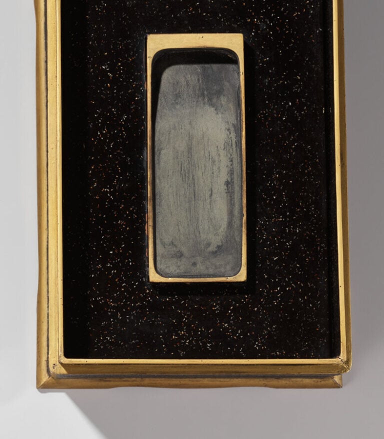 JAPON - XIXe siècle - Suzuri'bako (écritoire) rectangulaire à décor sur le couv…