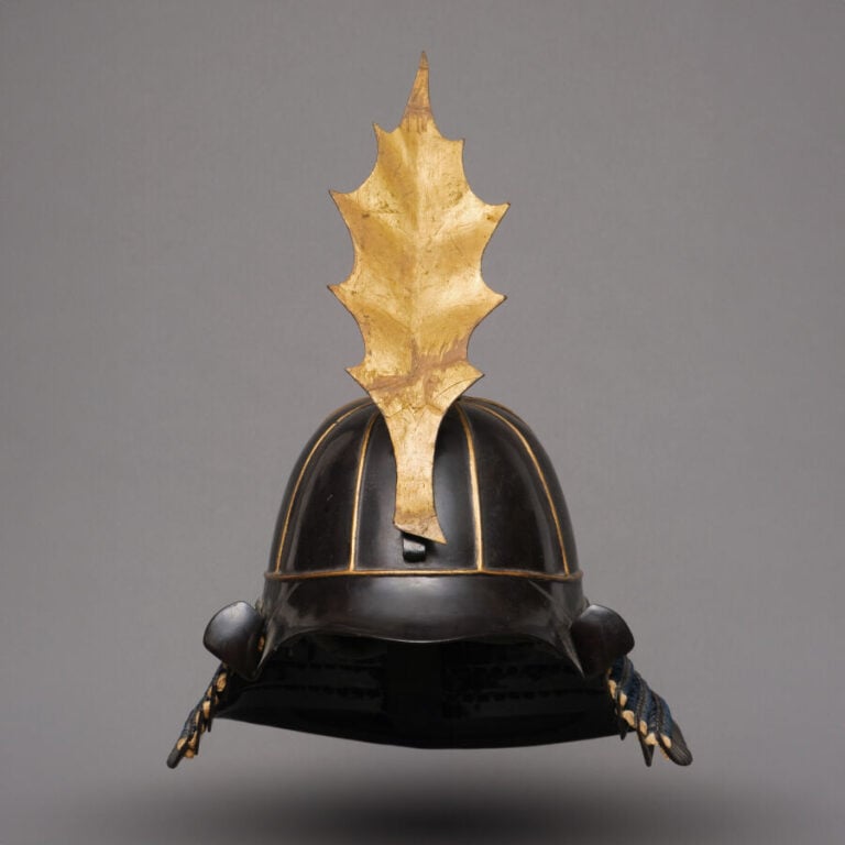 JAPON - XIXème siècle - Casque Suji'bachi Kabuto en métal et laque noire à 8 pl…