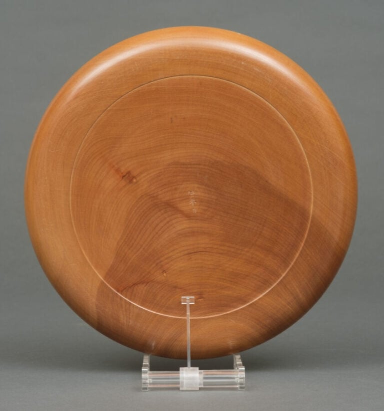 JAPON - XIXème siècle - Ensemble de cinq grandes assiettes rondes en bois, chac…
