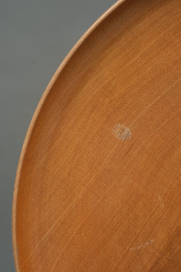 JAPON - XIXème siècle - Ensemble de cinq grandes assiettes rondes en bois, chac…