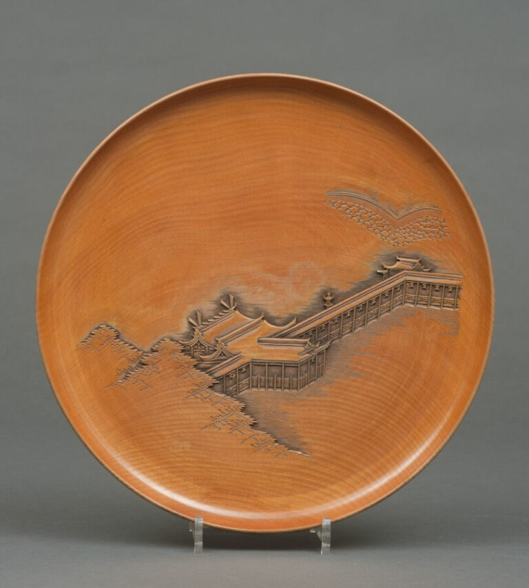 JAPON - XIXème siècle - Ensemble de cinq grandes assiettes rondes en bois, chac…