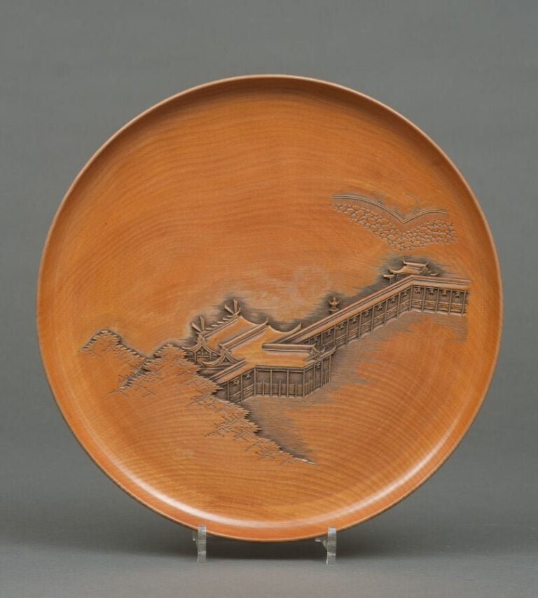 JAPON - XIXème siècle - Ensemble de cinq grandes assiettes rondes en bois, chac…