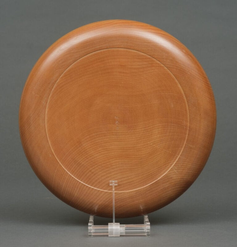 JAPON - XIXème siècle - Ensemble de cinq grandes assiettes rondes en bois, chac…