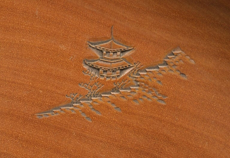 JAPON - XIXème siècle - Ensemble de cinq grandes assiettes rondes en bois, chac…