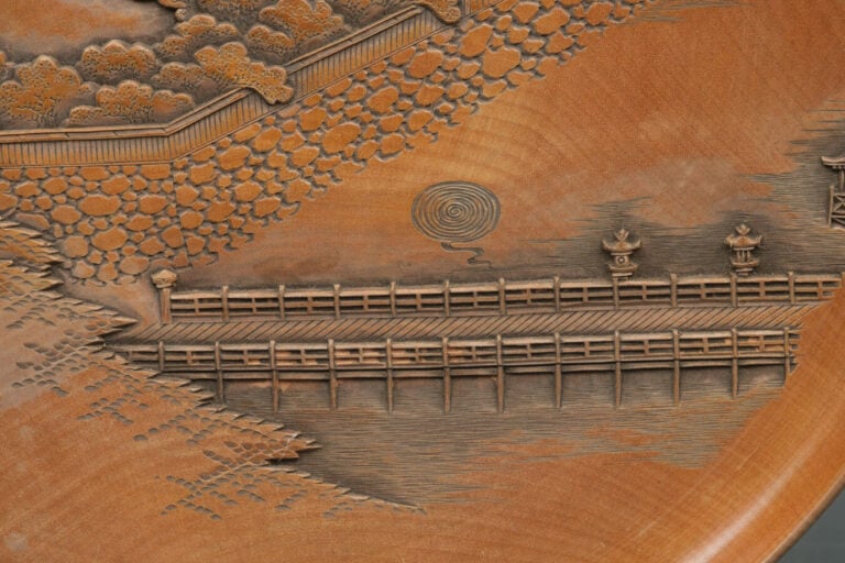 JAPON - XIXème siècle - Ensemble de cinq grandes assiettes rondes en bois, chac…