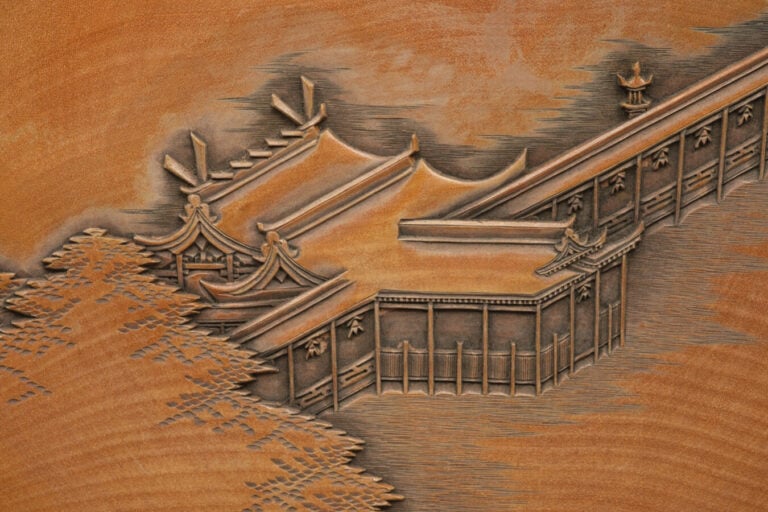 JAPON - XIXème siècle - Ensemble de cinq grandes assiettes rondes en bois, chac…