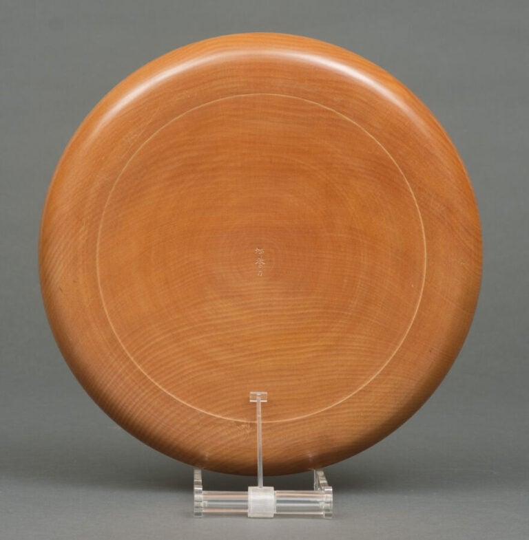 JAPON - XIXème siècle - Ensemble de cinq grandes assiettes rondes en bois, chac…