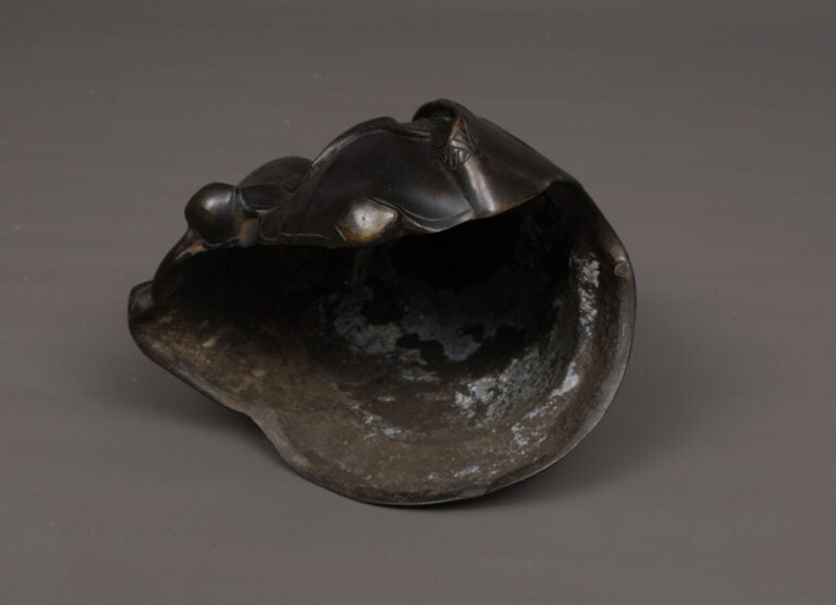JAPON - XIXème siècle - Grand encensoir en bronze représentant la divinité Jurô…