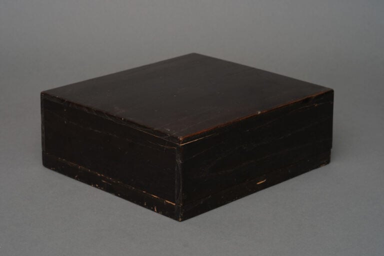 JAPON - XIXème siècle - Joli nécessaire à écrire (suzuri'bako) rectangulaire en…