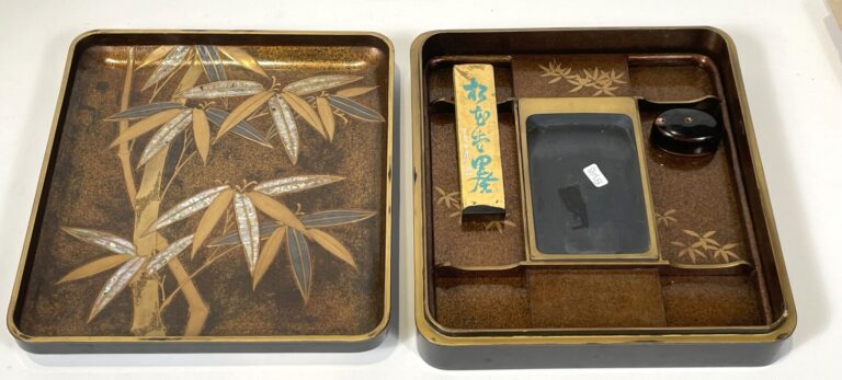 JAPON -XIXème siècle - Nécessaire à écrire ( suzuribako) en laque noire , à déc…