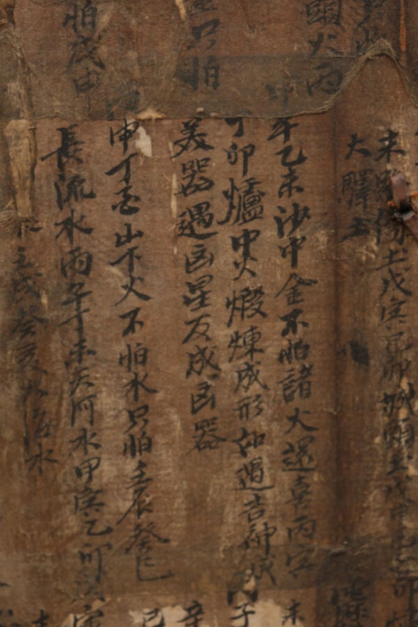 JAPON- XIXème siècle - Petit coffre à documents en bois à deux portes battantes…