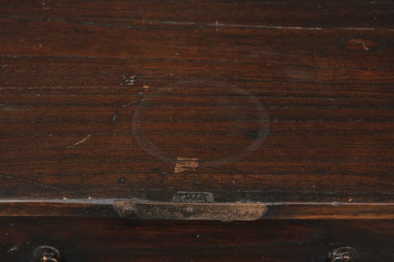 JAPON- XIXème siècle - Petit coffre à documents en bois à deux portes battantes…