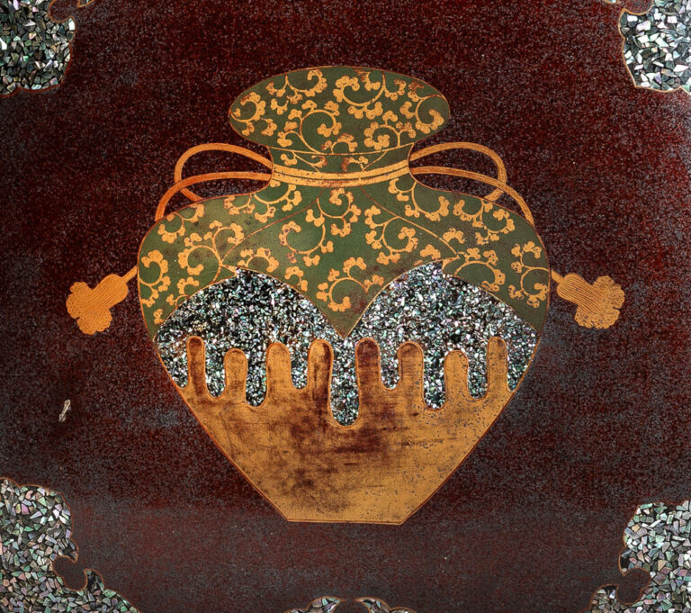 JAPON - XIXème-XXème siècle - Grande boîte à bento (jubako) quadripode à quatre…
