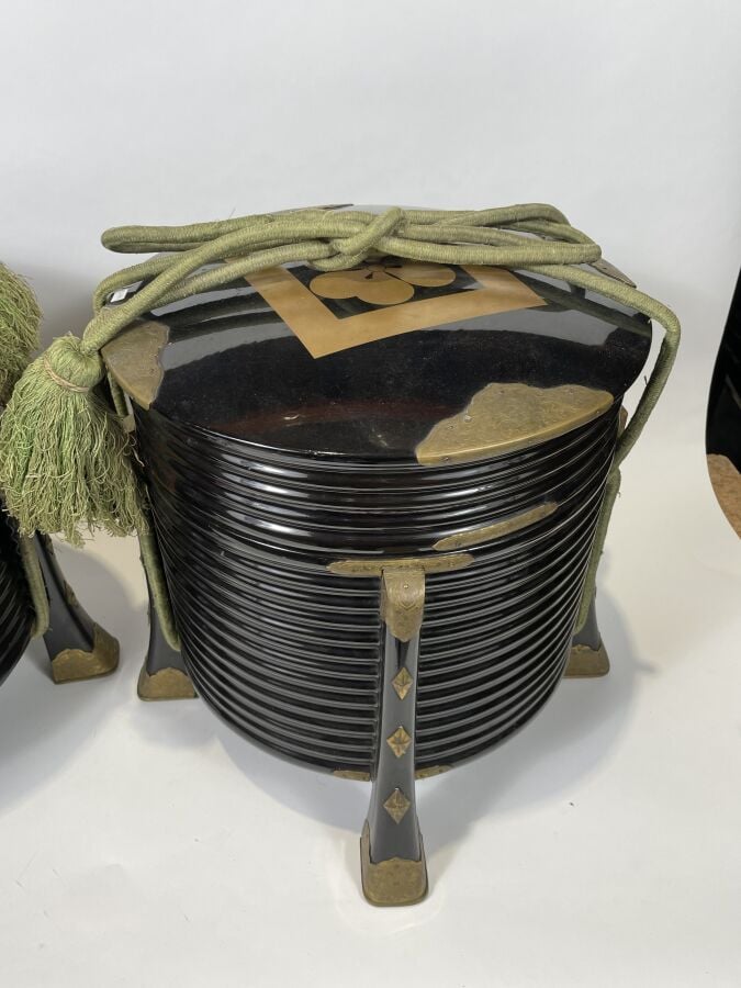 JAPON - XIXème/XXème siècle - Paire de deux boites hokai cylindriques en bois l…